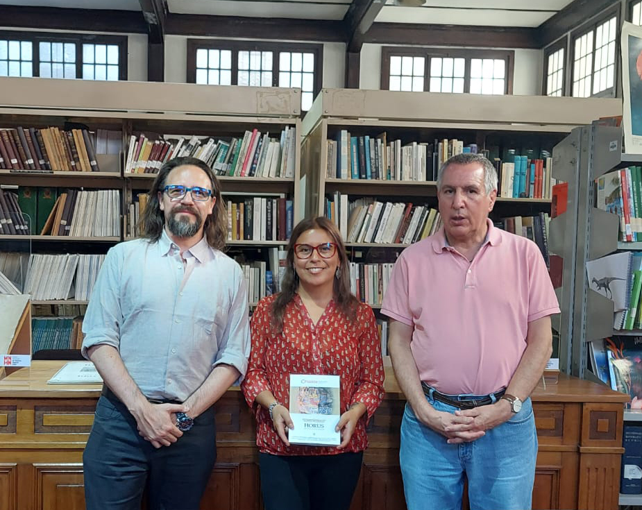 Gabriel Valenzuela, Presidente SEECH; Jovita Mansilla, Asistente Bibliotecaria y Mario Castro, Director MNHN.
